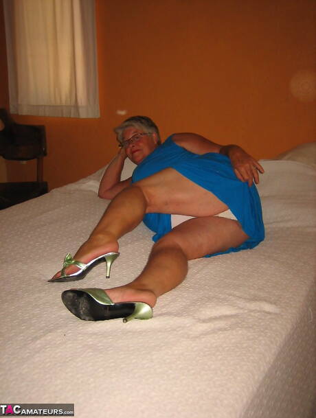 TAC Amateurs offers a xxx picture gallery with Girdle Goddess xxx gallery 272759